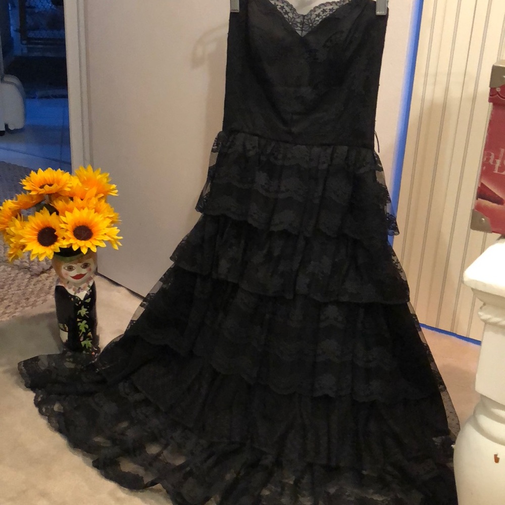 Stunning vintage strapless evening dress w:tiers of lace